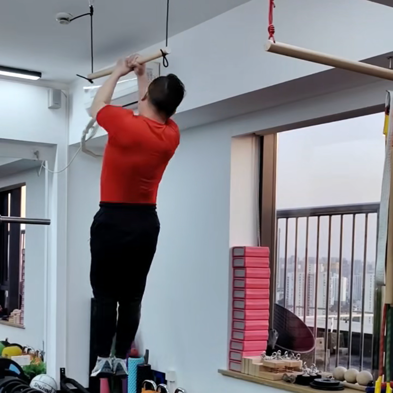 超长单杠：家门口的肌肉训练利器
