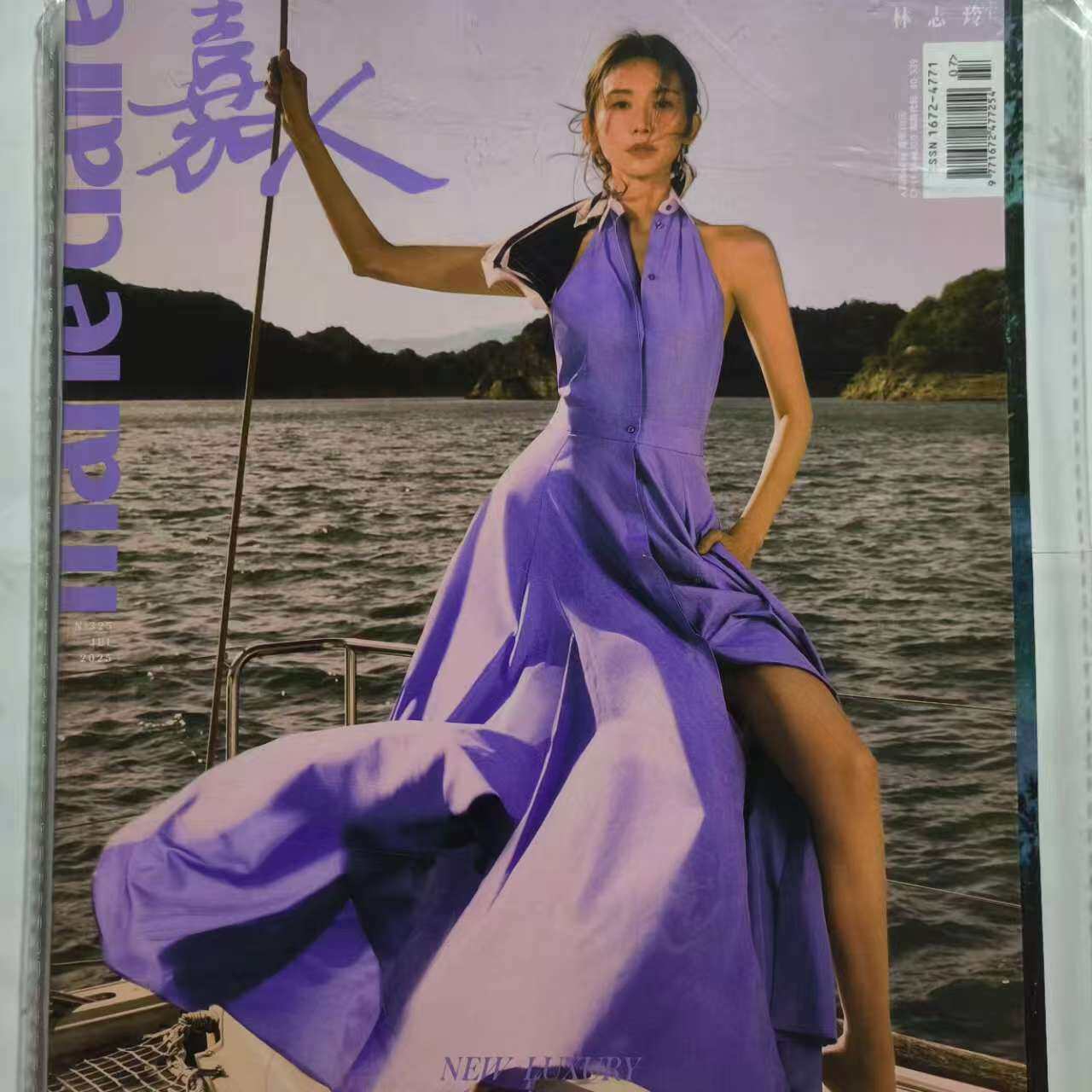 マリ・クレール誌の3月号から12月号には、チャン・ツィイーとリン・チーリンが特集されている。