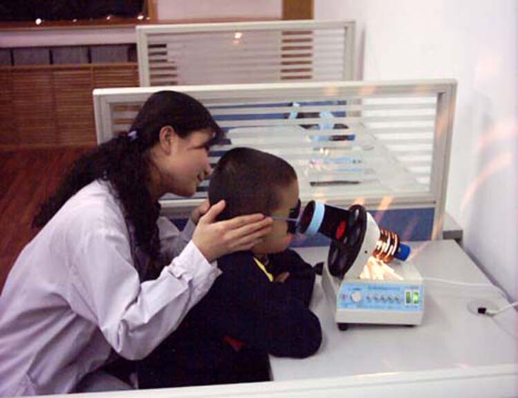 Children's Amblyopia Training Glasses Device for Hyperopia and Astigmatism, Post-Image Machine, Light Brush, Light Grid Mirror, Red Flash Stereoscope Children's Amblyopia Training Glasses Device for Hyperopia and Astigmatism, Post-Image Machine, Light Brush, Light Grid Mirror, Red Flash Stereoscope