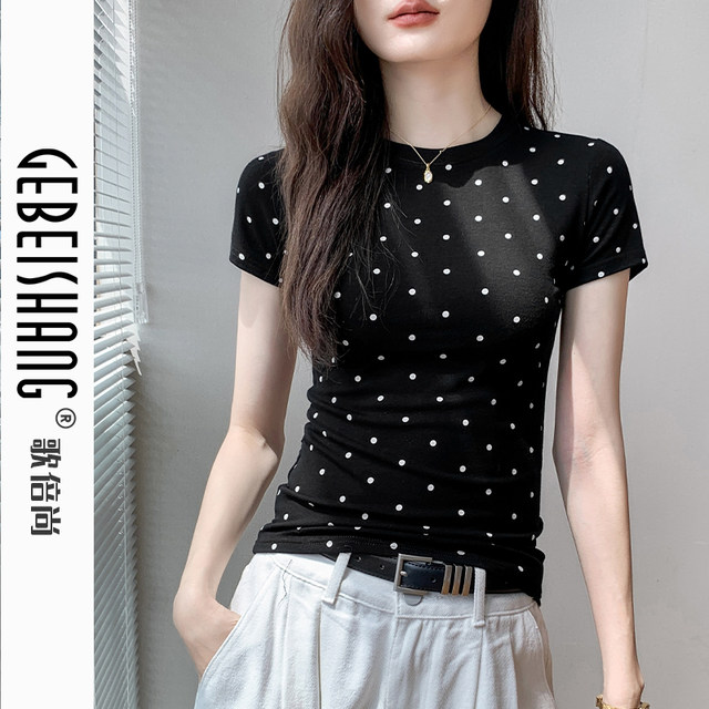 Gebeishang ເສື້ອຍືດແຂນສັ້ນ polka dot slim fit ສໍາລັບແມ່ຍິງ