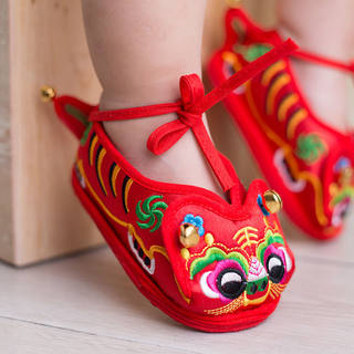 Infant tiger head shoes embroidered shoes 0-6-12 months 100 days old baby children toddler soft-soled handmade cloth shoes