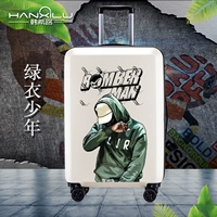 Мальчик в бело-зеленой одежде