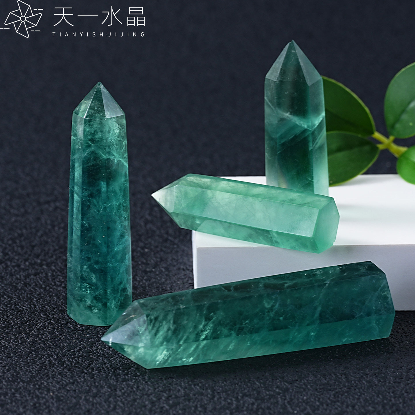 天然の緑色の蛍石、一点尖った六角柱、研磨済み、家庭/オフィス装飾品、天然で本物、再検査をサポート。