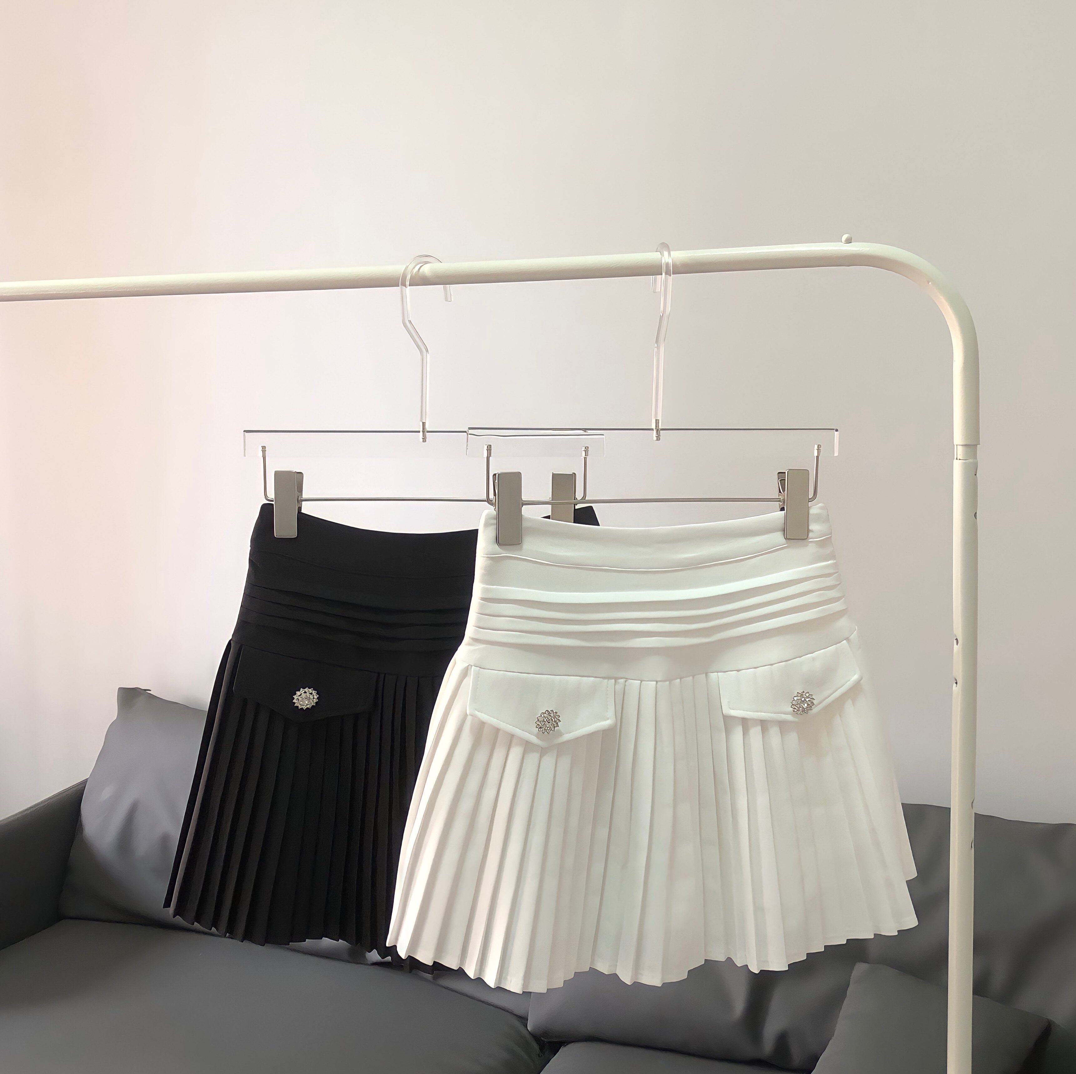 Autumn and winter new all-match high waist slimming diamond buckle pleated pleated skirt female a-line skirt white short skirt black