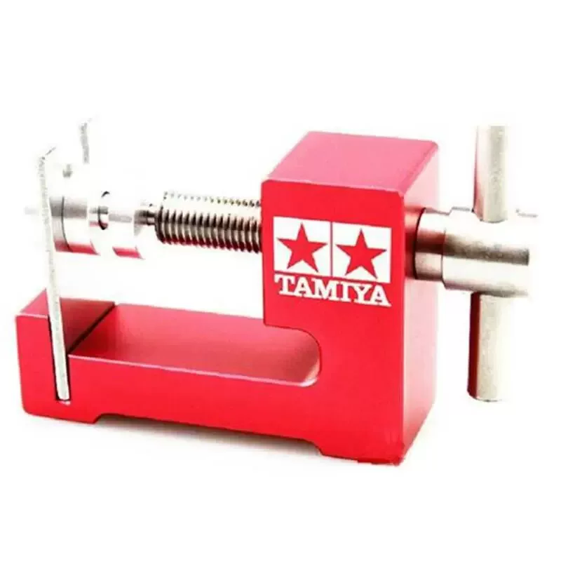 Изменённая четырёхколёсная машина Tamiya с аксессуарами, рулевое колесо, подшипник, конструктор