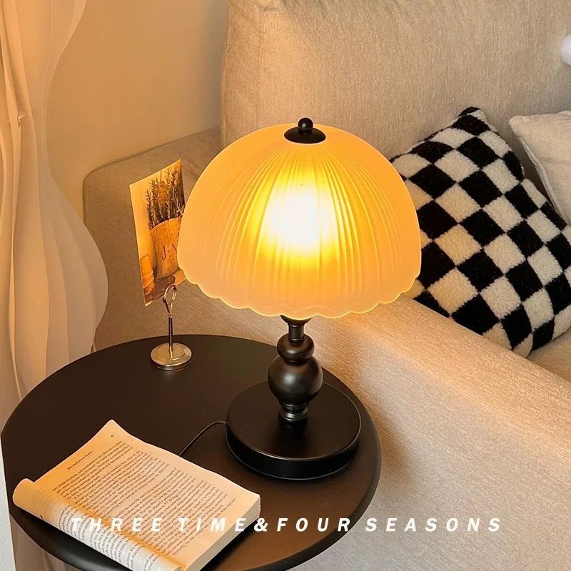 Vintage Wabi-Sabi Style Table Lamp, American Retro Bedroom Study Bedside Lamp, Cozy Gourd-Shaped French Decorative Night Light