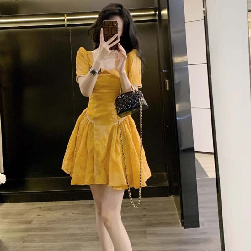 Summer Dress with New Design and High-End Feel, Yellow Dress with Elegant Waist-Cinching Effect and Slimming A-Line Short Skirt D2111