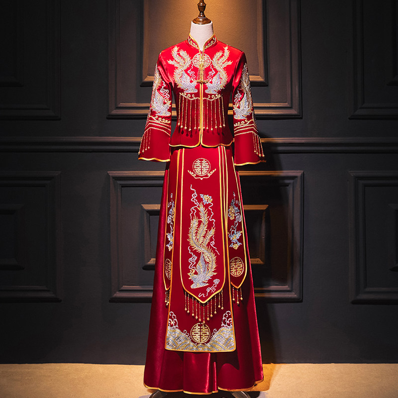 Show's suit 2022 New bride marries out of the house to serve Chinese style toast with clothes high-end dragon and phoenix hanging show and female