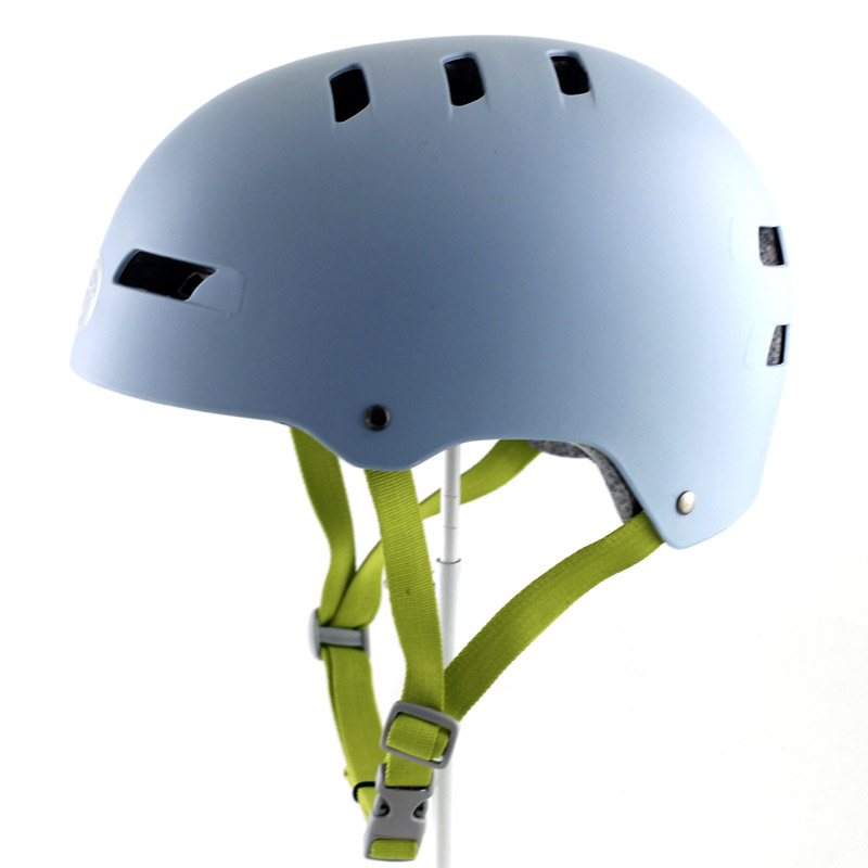 Foreign trade original single defect] Dead fly mountaineering bicycle roller skating skateboard extreme sports helmet H12 medium size large size