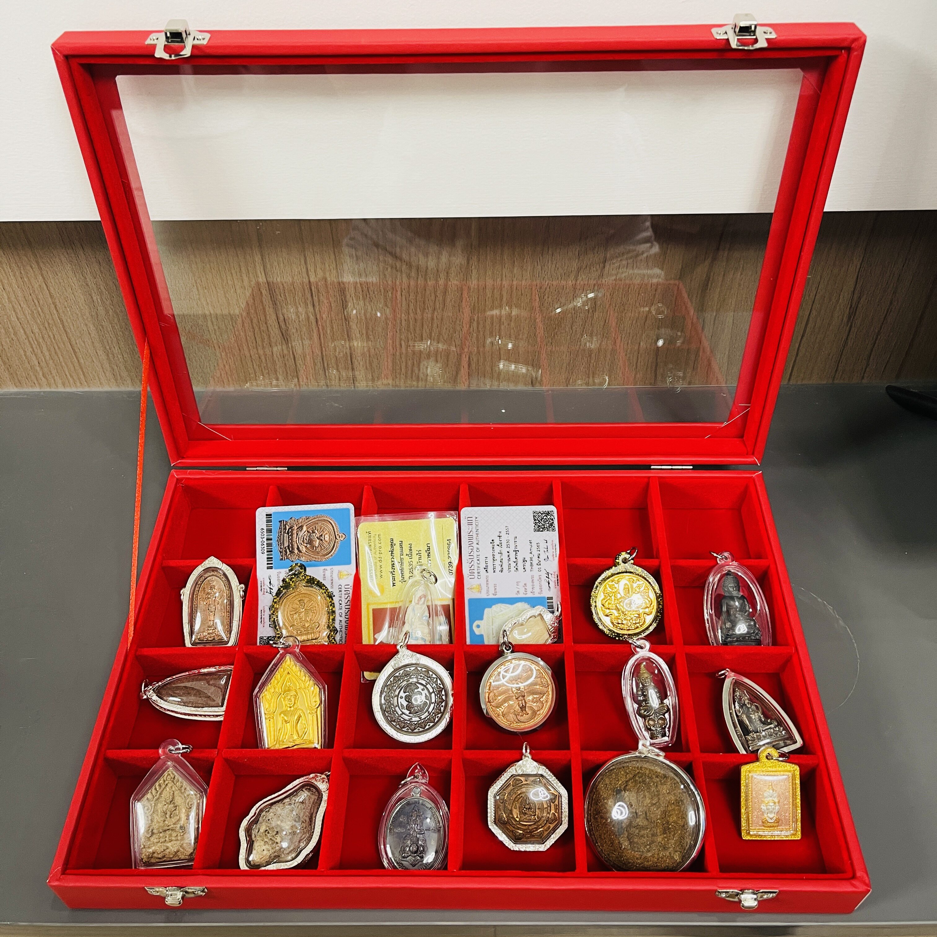 Thailand's Buddhist red Buddha card containing box Buddha Boxes Cortical Jewelry PLAY GRID CONTAINING DISPLAY CASE ANTI-DUST-TAOBAO