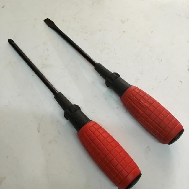 Plastic screwdriver screwdriver cross screwdriver combined cross screw screwdriver screw driver screwdriver charge magnetic high hardness