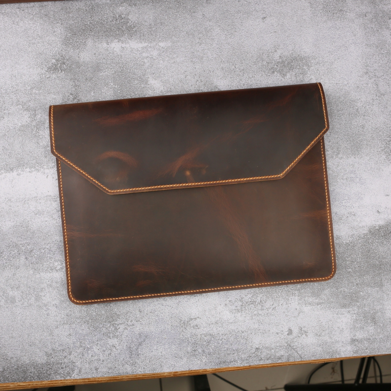 Handmade Genuine Leather First-Layer Cowhide Crazy Horse Leather Retro Brown Magnetic Buckle Suitable for Apple Notebook MacBook Liner Bag Protective Cover Computer Bag American Retro Khaki with Cover W10-Lmcs