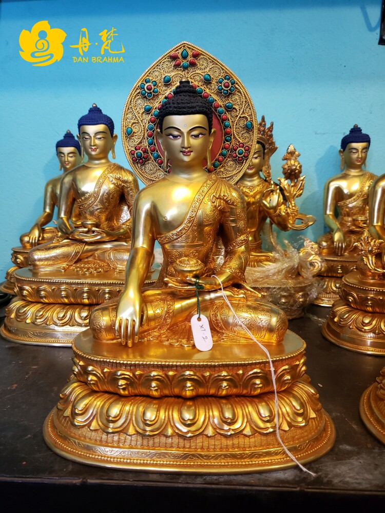 Nepalese full-time gold Sakyamuni Buddha Strangled Backlit Statue of Buddha Double Block Bronze Buddha's Bronze Buddha 33cm One ruler