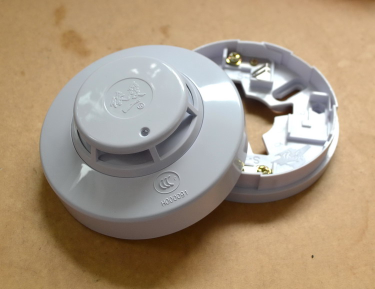 Love the smoke sensor JTY-GD-EI6012N point photovoltaic firefire detector EI6012S smoke sensor