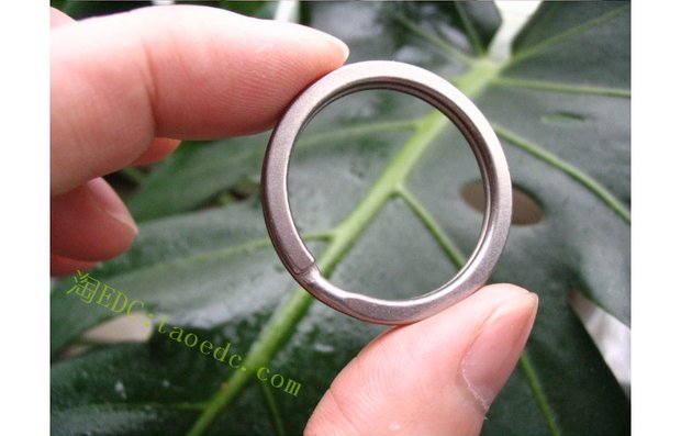 2017 chính hãng EDC tinh khiết titan chìa khóa vòng chìa khóa vòng đèn pin vòng treo quân đội Thụy Sĩ dao treo vòng handmade cửa hàng bộ dụng cụ đa năng bỏ túi