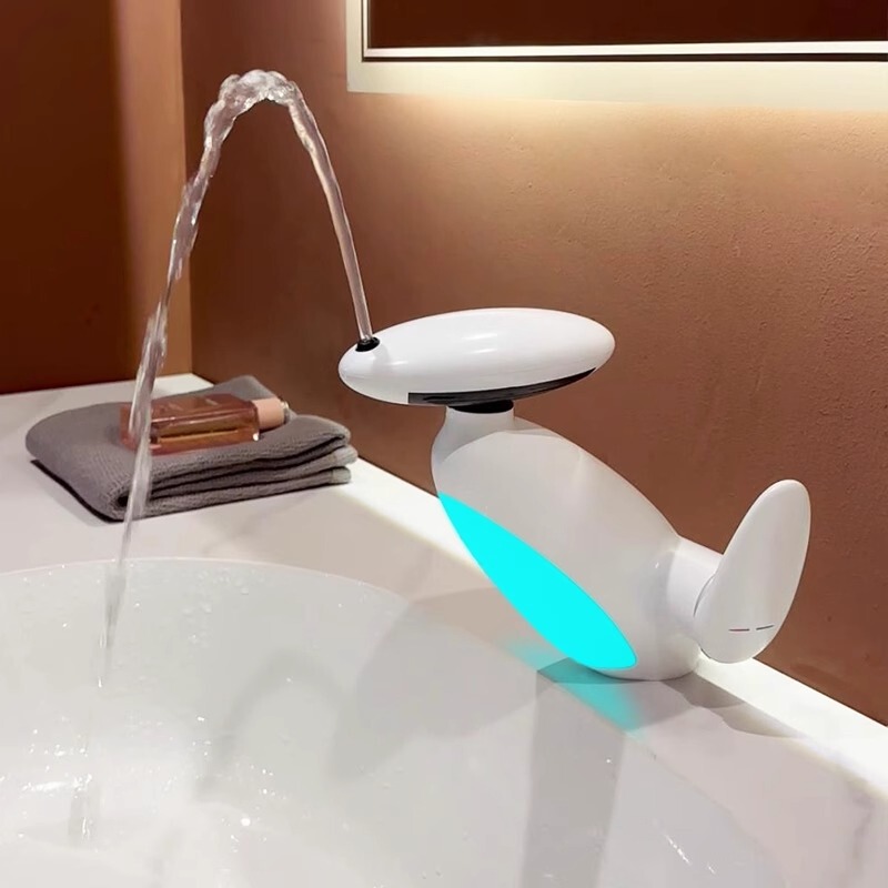 Trendy Creative Washbasin Faucet with Hot and Cold Water, Pull-Out Spout, Multifunctional Washing Tool for Home Use