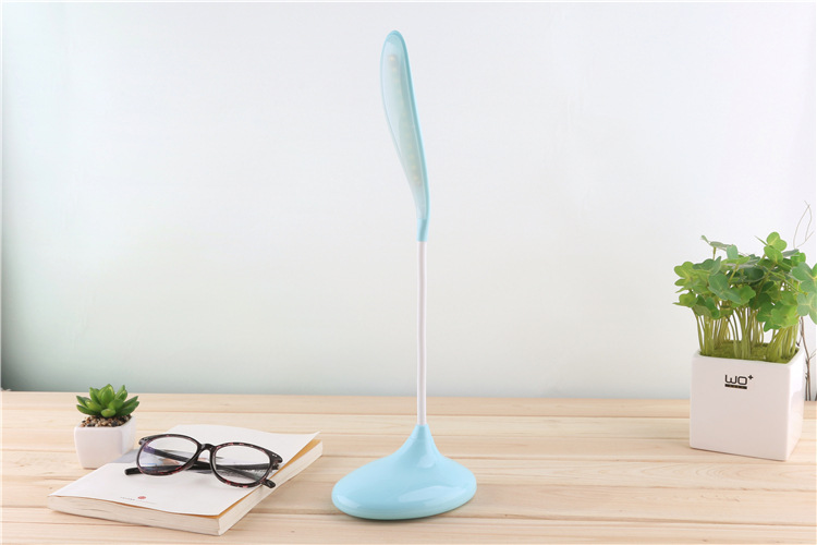 Creative bàn nhỏ sinh đèn tiết kiệm năng lượng LED học đọc đèn mắt gấp giao diện bàn phím USB đèn ánh sáng ban đêm ký túc xá laptop phòng ngủ USP xách tay cắm trong kho tàng sạc - USB Aaccessories quạt mini cầm tay