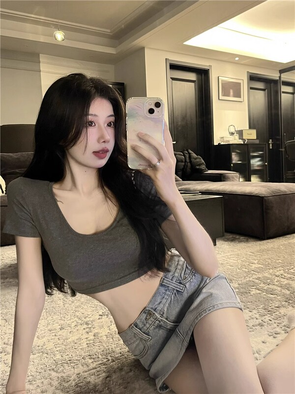 Ultra-Short Hot Girl U-Neck Short-Sleeved T-Shirt for Women in Summer, Pure and Sexy, Slim-Fitting, Revealing the Navel, Stunning Inner Wear, Hot Style Short Top