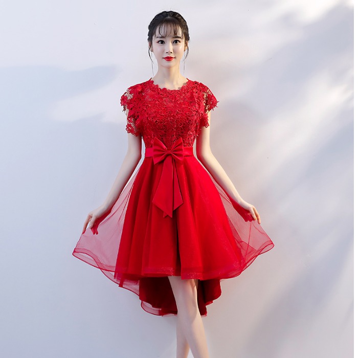 Dresses and skirts can usually be worn by small brides with lace splicing mesh, slimming, short front and long back, toast clothes