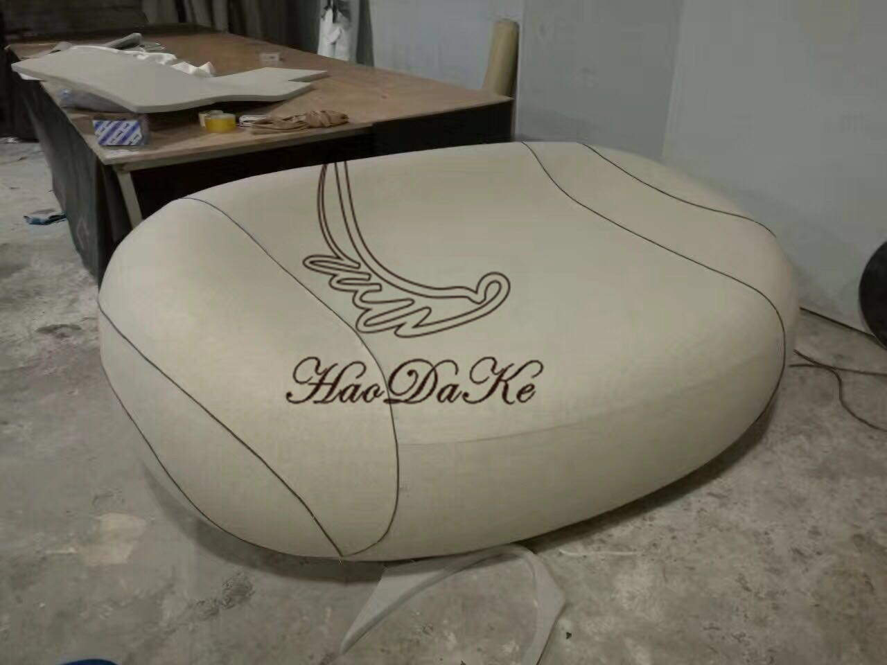 Ghế đá sợi thủy tinh Đồ gỗ ngoài trời Ghế sofa hình elip cá tính hiện đại Thiết kế ghế phòng chờ ghế sofa gỗ