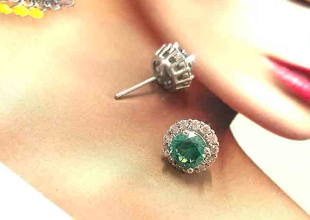 Marry Classic Treasure S925 Silver Needle Simulation Green Mosan Diamond Named Girl Shining Zircon Needle Female