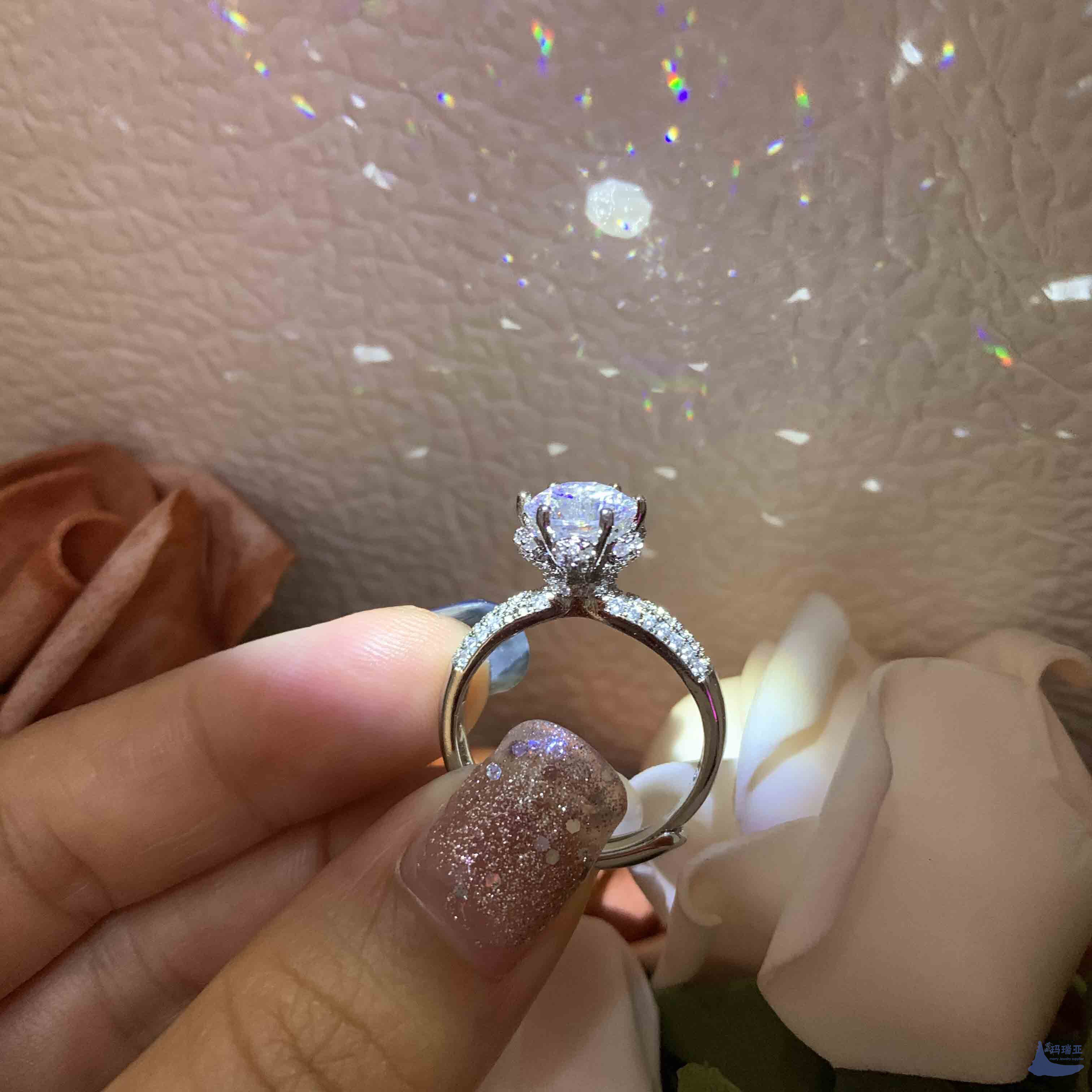 Marry Live Hot Imitation USA Imported Mosang Flash Fire Color Ring Carat Claw Emulation Full Drill Lady Ring