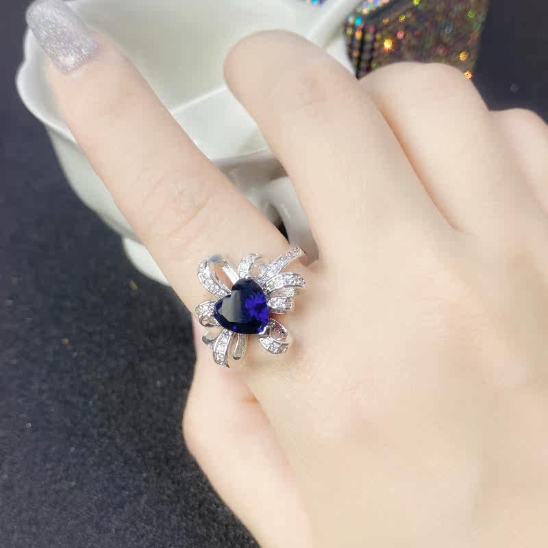 Lotte Wish Japan-ROK small crowdsourced light and luxurious ring butterfly knot shaped imitation sapphire ring high elegant fluorescent food ring