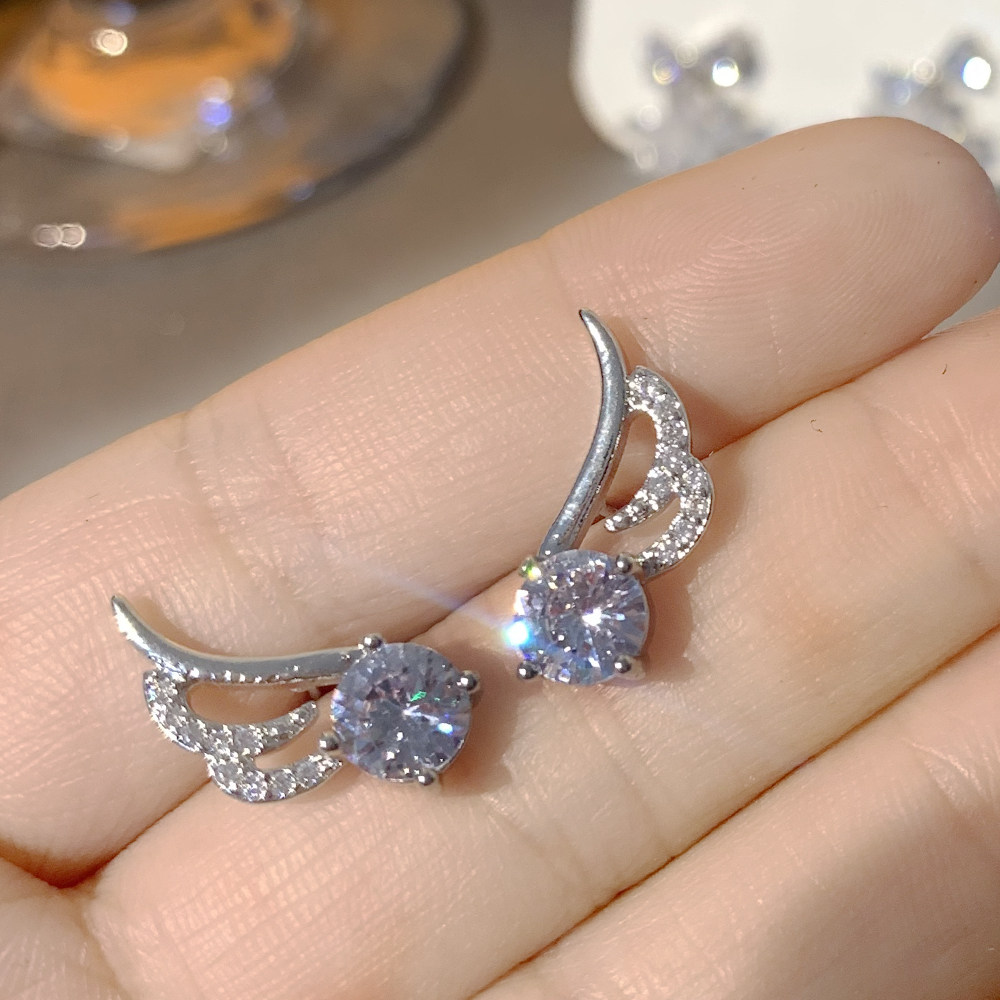 Marry Angel Wings 1 0Ct Main Diamond Ear Pin Feather Wing Plated PT950 Platinum Simple, Small and Exquisite Earrings