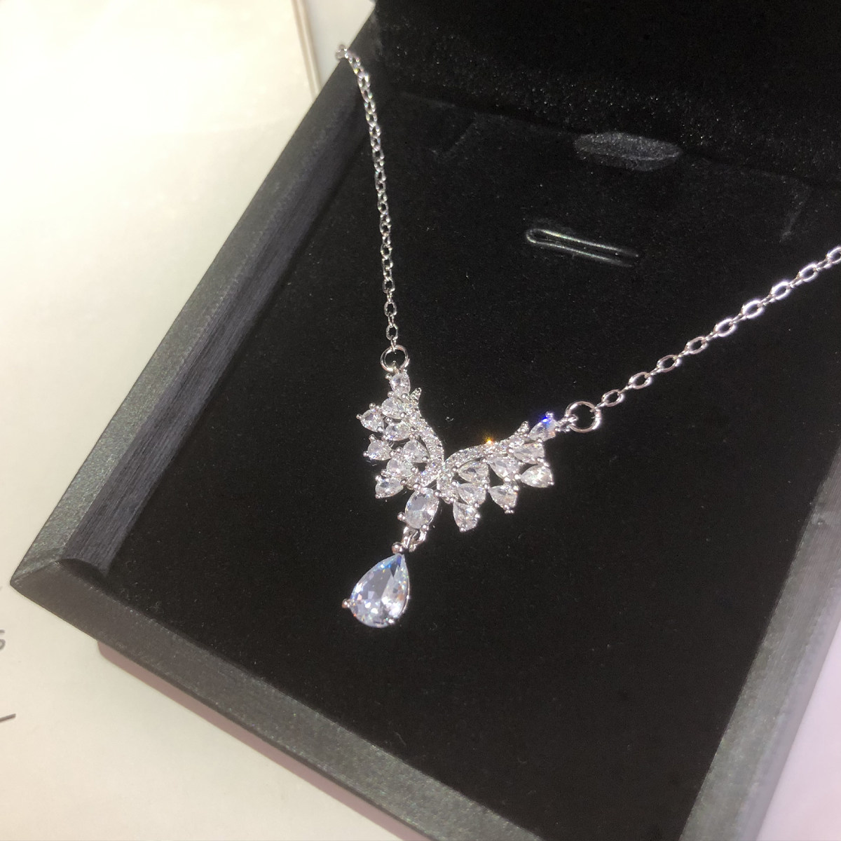 MarryMe live angel wings pendant imitation mossan sweet and beautiful simulation drilling water drop small crowdsourced elegant and super shiny necklace