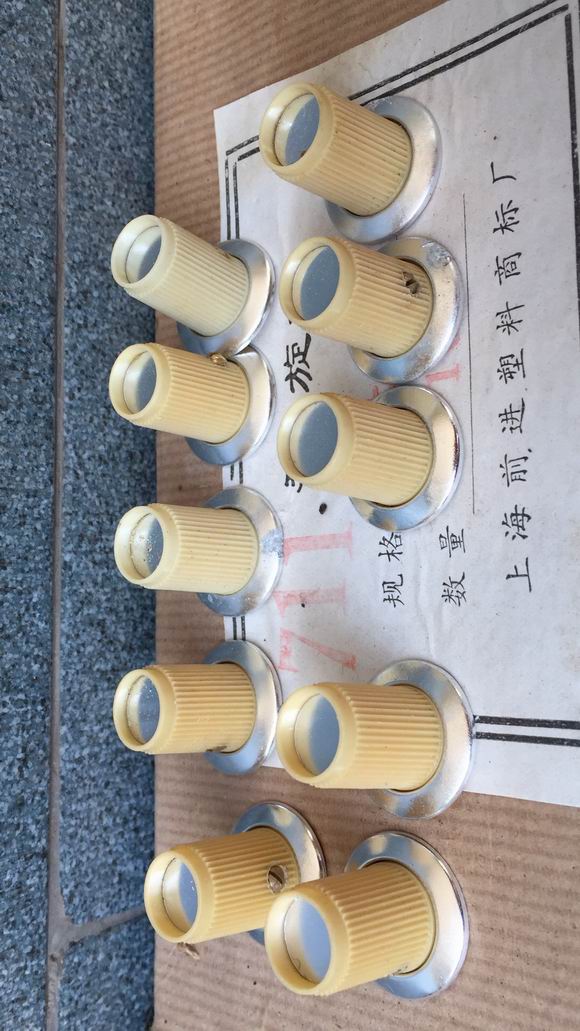 711-type vacuum tube radio knob of the type