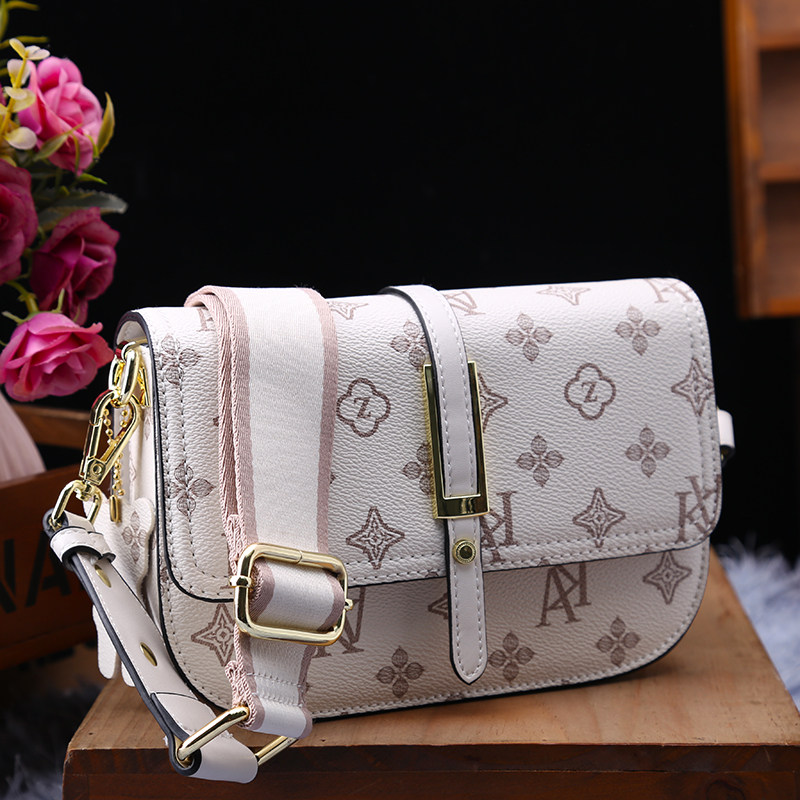 French special cabinet genuine leather fashion minimalist girl bag 2022 spring summer new wave single shoulder bag inclined genuine leather satchel small square bag