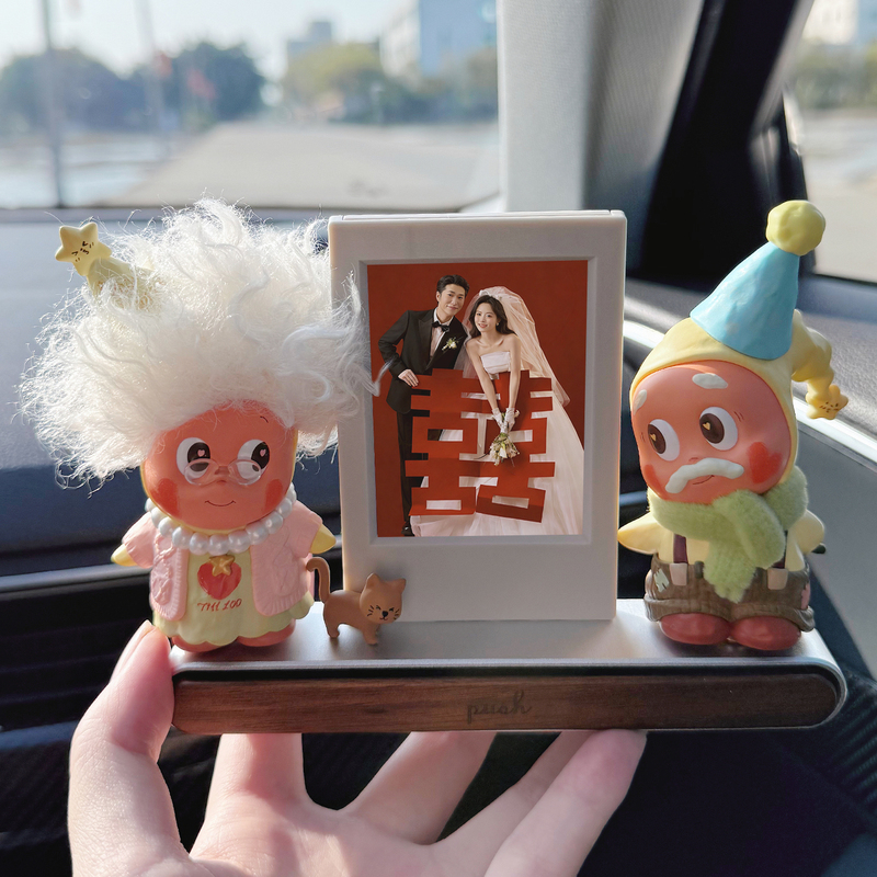 Authentic Pop Mart Starman Polaroid Photo Frame Car Temporary Parking Sign Ornament Couple Gift Authentic Pop Mart Starman Polaroid Photo Frame Car Temporary Parking Sign Ornament Couple Gift