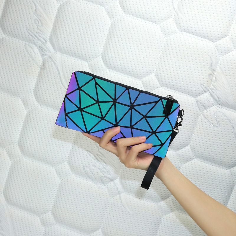 Luminous Color-Changing Reflective Bag Women's Bag Geometric Rhombus Pattern Clutch Bag Thin Clutch Bag Hand-Held Mobile Phone Bag