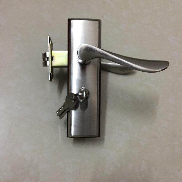 Free mail universal aluminum alloy handle middle room door lock single lock tongue plate hand lock panel hole distance 15cm with key