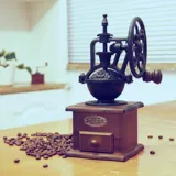 Ручная машина для кофейной машины мебель для кофейных бобов встряхните шлифовальную машину для ретро -ручной машины. Маленькая шлифовальная машина