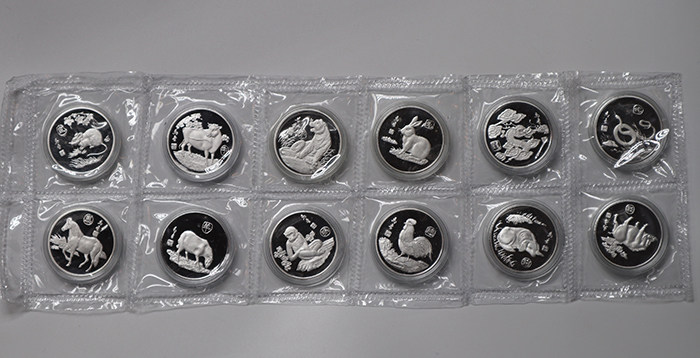 Zodiac silver plated copper medallion.12 zodiac pure copper plated copper medallion.33mm copper medallion.Zodiac bronze medallion complete set