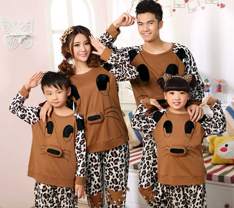 Mùa xuân và mùa thu Cotton Kích thước lớn Tay áo dài Cha mẹ Phim hoạt hình Mẹ và con Nữ Quần áo gia đình Nam và nữ Cặp đôi Dịch vụ tại nhà