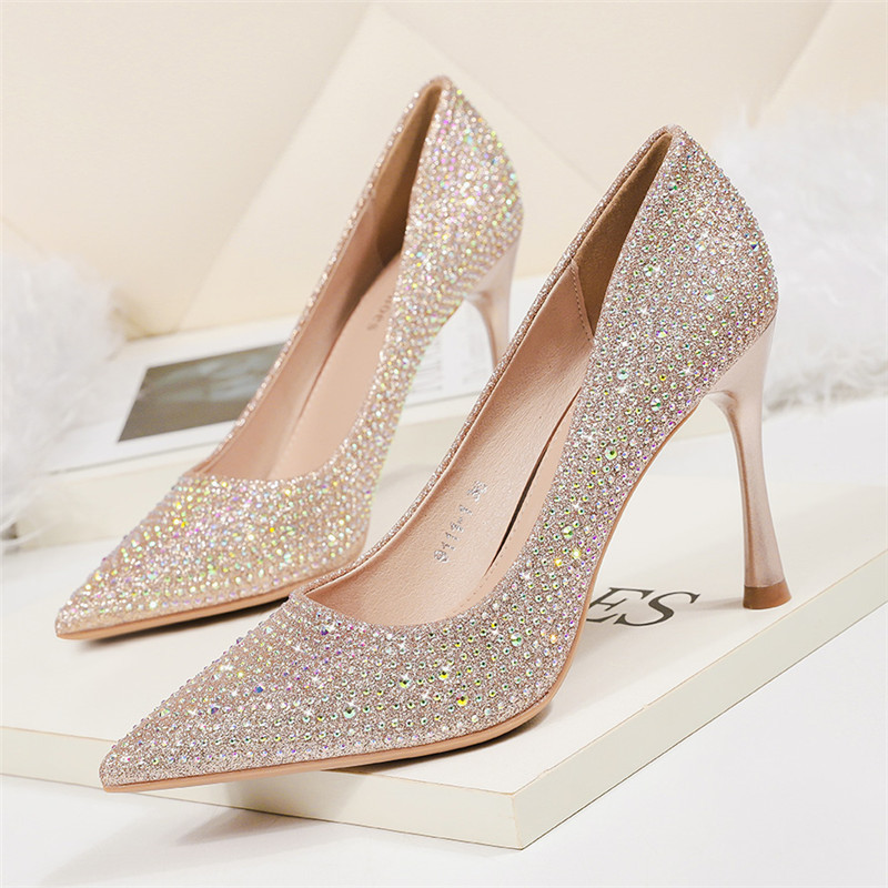 2026 Early Spring New Pointed Toe Sequined Gold Wedding Shoes Crystal High Heels Bridal Shoes Stiletto Shallow Mouth Rhinestone Flats for Women
