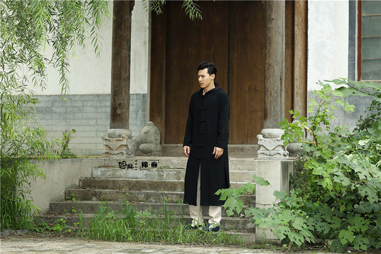 2404419793_782433305