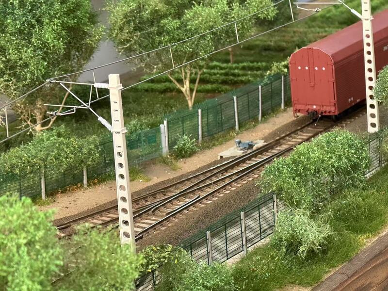 1:87 Model of the Contact Rail System