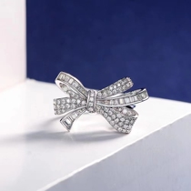 18k white gold ring mosanstone female ring European and American sweet and beautiful wind butterfly knot fashion net red explosive food ring hand decoration