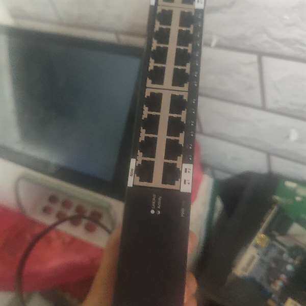 可维修IP-COM 腾达高端产品 F118PC-BH 18口千兆上