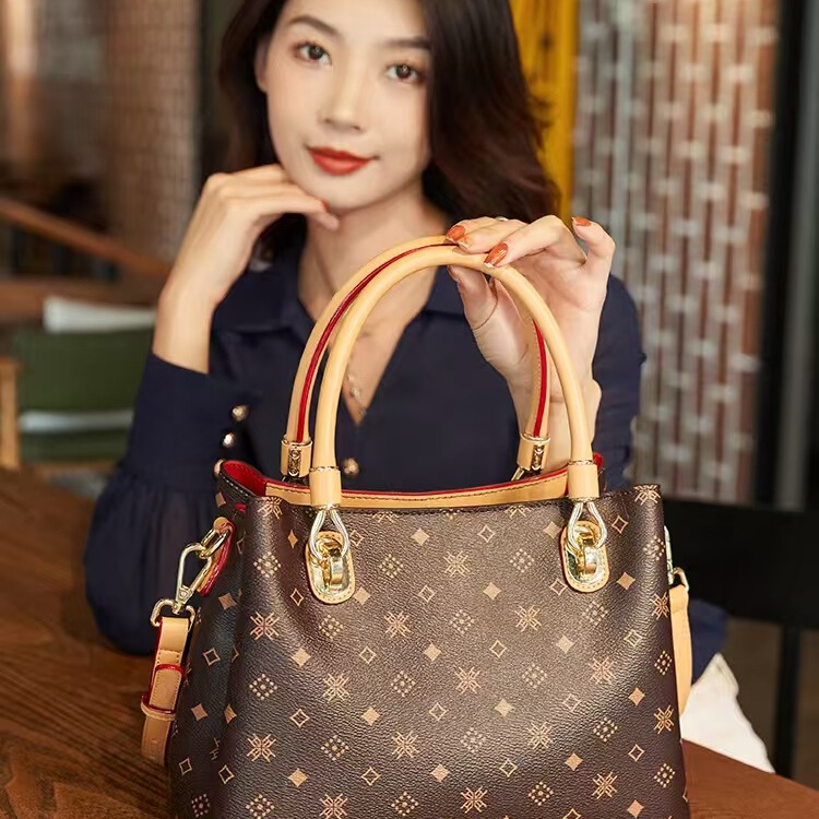 This Year's Popular Large-Capacity Genuine Leather Women's Bag Is a High-End, Fashionable and Elegant One-Shoulder Cross-Body Hand-Held Tote Bag