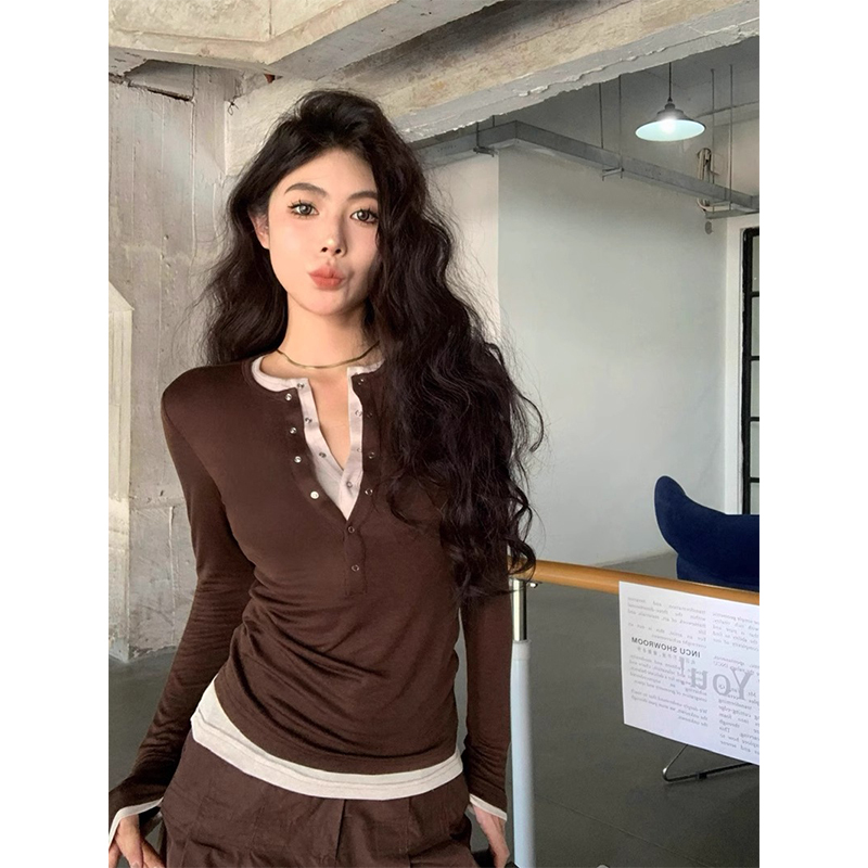 American Style ins Color-Blocked Half-Open Collar Long-Sleeve T-Shirt for Women, Autumn and Winter Unique Faux Two-Piece Slim-Fit Top with Henry Collar as a Base Layer American Style ins Color-Blocked Half-Open Collar Long-Sleeve T-Shirt for Women, Autumn and Winter Unique Faux Two-Piece Slim-Fit Top with Henry Collar as a Base Layer