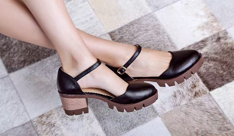 Mùa xuân và hè 2018 đầu nông miệng tròn bốn mùa giày đơn dày với một nút cao cấp gió nữ đại học retro với dép dép nữ