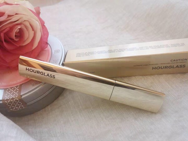 Spot Hourglass caution alert extremely thick mascara 4D brushed head slim 9 4g