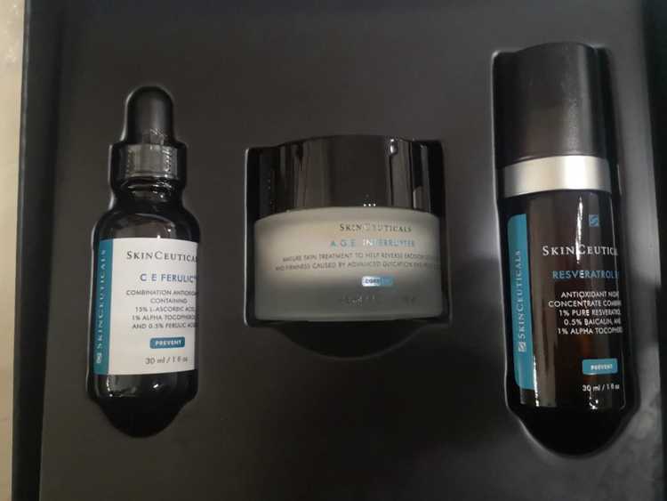 Spot repair kit with antioxidant and anti-decay of three sets CEF essence Be age cream meme version