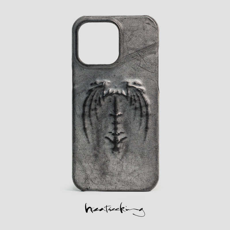 Retro Gothic Vampire Bat Wing Embossed Dark Style Phone Case Creative Suitable for Apple iPhone 16 Punk Accessories Phone Protective Case 15Promax17Pro Artistic Style