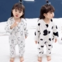 Đồ ngủ trẻ em flannel mùa xuân và mùa thu 0-3-4 tuổi Bé san hô lông cừu trẻ em 2 bé dịch vụ tại nhà bộ đồ liền thân ngắn tay mùa hè cho bé