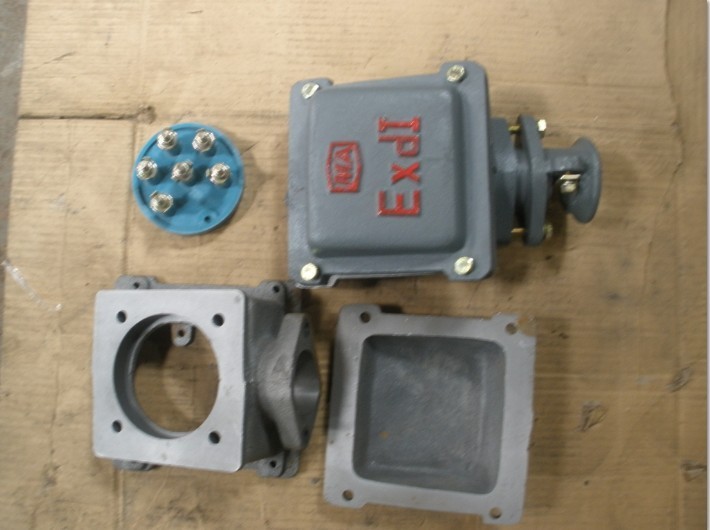 Square explosion-proof motor junction box square plate eye distance 100 × 100 22KW 11 4KW